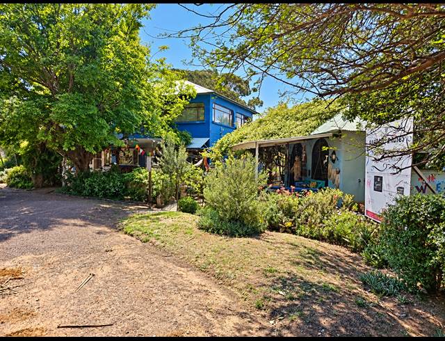 520M² BUILDING FOR SALE IN DENEYSVILLE